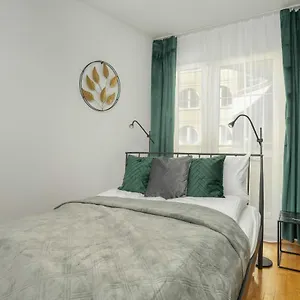 https://beautiful-spacious-strzalowa-apartament-near-city.poznan-hotels.com