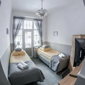 https://apartamenty-pod-jedynka-jednosci-narodowej-3-1.szklarskaporebahotels.net